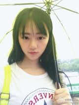 组图：武大女神微博走红 清新甜美运动风