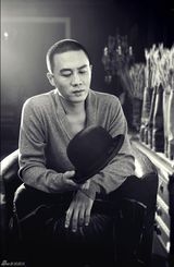 组图：杜淳拍黑白光影大片 化身非主流文艺青年