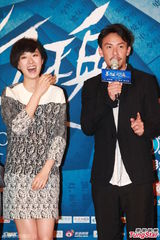 组图：杨采妮《圣诞玫瑰》首映 郭富城耍宝