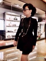 组图：李咏哈文全家澳门名店血拼享假期