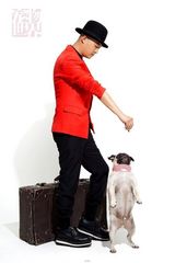 组图：包贝尔搞怪逗萌狗 无交流自成风格