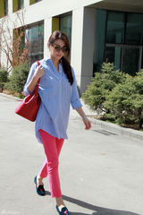 组图：张雨绮时髦靓搭秀春装引领时尚