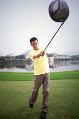 组图：王学兵时尚杂志写真 大男人彰显别样优雅