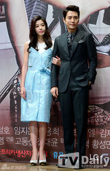 组图：《单身女》发布 李秉宪美娇妻演失婚女