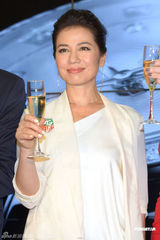 组图：钟楚红出席活动 丁子高曝杨千嬅体重