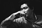 组图：海顿黑白大片曝光 沉稳展熟男魅力