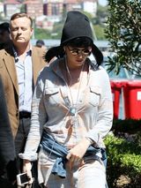 组图：凯蒂-佩里悉尼度假 花衬衣牛仔美腿尽显