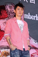 组图：吴建豪潮味十足秀热舞 六月香港开唱