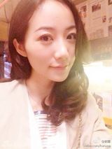 组图：韩雪卖萌嘟脸可爱 逆光自拍显女神范儿