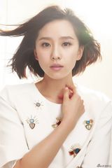 刘诗诗童趣写真裸妆自然 笑容温暖展纯真