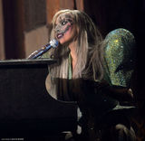 高清组图：格莱美现场 Lady Gaga呲牙咧嘴吓死人