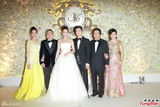 组图：汪圆圆婚礼甜蜜长吻 吴君如李嘉欣等到场