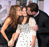 高清：特拉沃尔塔新片首映 丧子后全家首度亮相