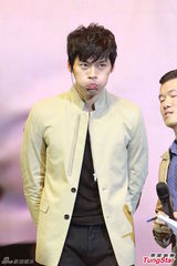 组图：韩星玄彬卖萌扮兔子 分享吻戏经验害羞