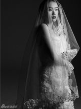 组图：童瑶时尚大片 暗黑系名伶演绎复古华丽