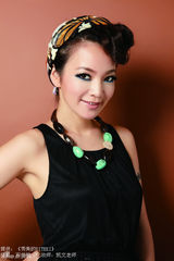 组图：阿雅引领时尚潮流 蓝色烟熏终极诱惑