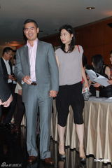 高清图：李嘉欣为儿子JAYDEN开百日宴