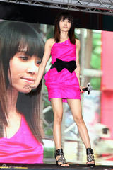 高清图集：蔡依林萧敬腾同场代言 上演劲歌热舞 