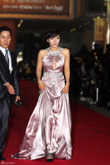 高清组图：青龙奖红毯女星争艳 河智苑孙艺珍成焦点