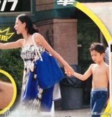 组图：张柏芝右手刺青曝光 温哥华遛儿预习移民