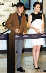 梁朝伟刘嘉玲秀恩爱破婚变传闻 贾静雯婀娜(图)