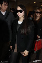 组图：Wonder Girls赴台录节目 素颜现身墨镜遮面