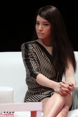 组图：江映蓉沪上大露美腿 狂野舞台范征服观众