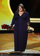 组图：艾美奖现场 梅丽莎-麦卡西获喜剧类女主角奖 