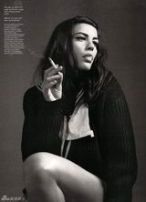 高清组图：好莱坞女星丽芙-泰勒性感黑白写真