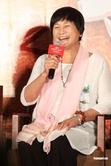 组图：刘晓庆卷发扮嫩 张柏芝缺席《杨门》宣传