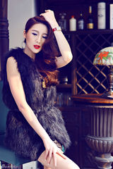 组图：吴鑫桐写真烈焰红唇显妩媚诱惑