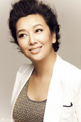 组图：江珊时尚写真散发知性气质