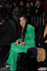 组图：张柏芝不顾形象仰头大笑 陈冲透视诱惑