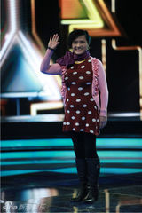 组图：《演说家》乐嘉拥吻清纯女大学生