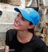 高清组图：安吉丽娜访问伊拉克 一路士兵同行似特工