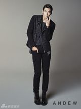 组图：韩星金英光为代言服装拍硬朗帅气写真