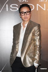 组图：周慧敏走秀疲态尽显 “虞姬”杜鹃亮相