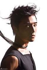 幻灯图：国产美男许诺优雅转身 引领男色新潮流