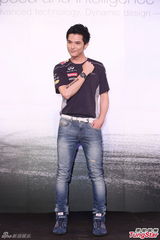 邱泽否认劈腿李毓芬：没什么好解释的(组图)