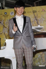 组图：林俊杰盼红馆开唱 薛凯琪撑房祖名不花心