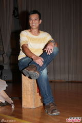 组图：黄日华否认劝苗侨伟过档 夸新公司人性化