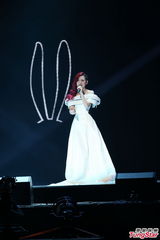 组图：S.H.E开唱上演变装秀 劲歌热舞high不停