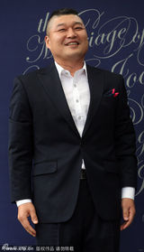 组图：申贤俊娶小12岁娇妻 玄彬张东健到场祝贺