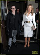 组图：洛佩兹携小男友亮相 十指紧扣秀恩爱