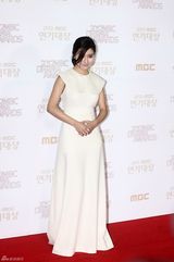 高清图：尹恩惠金秀贤JYJ亮相MBC演技大赏红毯