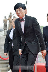 组图：刘在石现身百想红毯气质沧桑