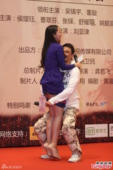 组图：吴镇宇遭10岁萝莉求婚 只求投怀送抱董璇