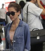 组图：陈冠希与谢婷婷同机抵沪 快步离场疑躲避