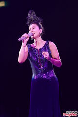 组图：叶倩文一家三口合唱 林青霞素颜到场欣赏