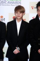 高清组图：韩团2NE1Beast等亮相Melon音乐颁奖礼